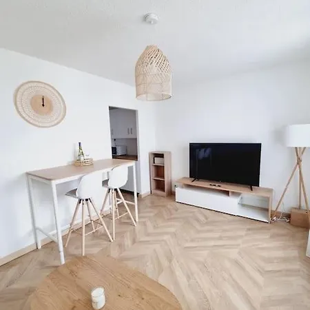 Avec Vue Sur *