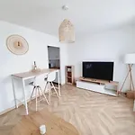 Avec Vue Sur *